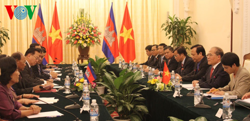 Vietnam y Cambodia fortalecen cooperación multifacética